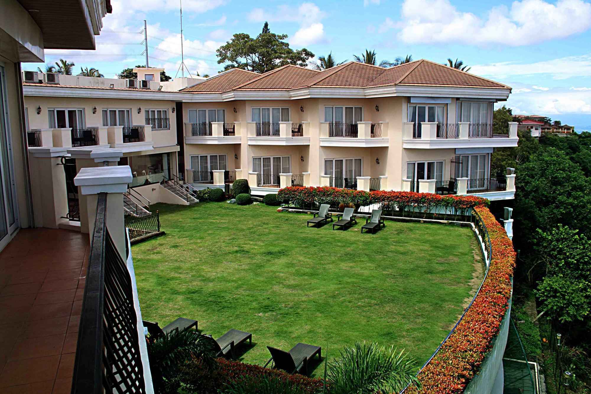 The Lake Hotel Tagaytay Tagaytay City Exterior foto